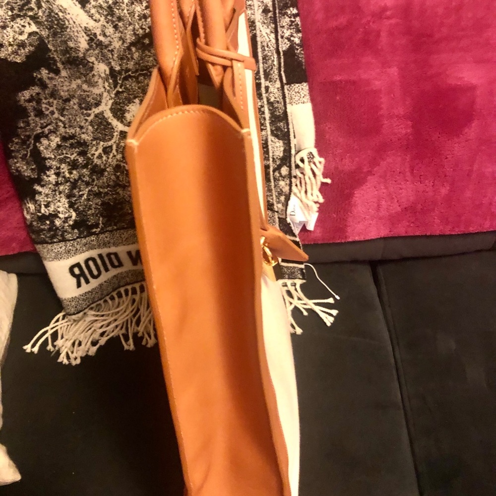 Vertical Celine Cabas in Canvas - Picture 5 of 5